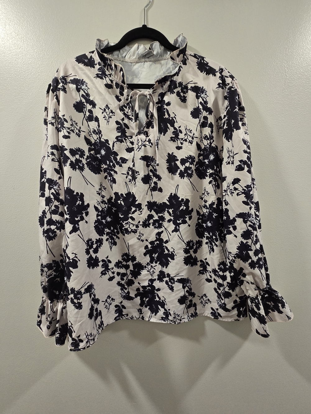 SHEIN Floral Print Tie Neck Blounce Sleeve Blouse Cream Black Fits XL No Tag